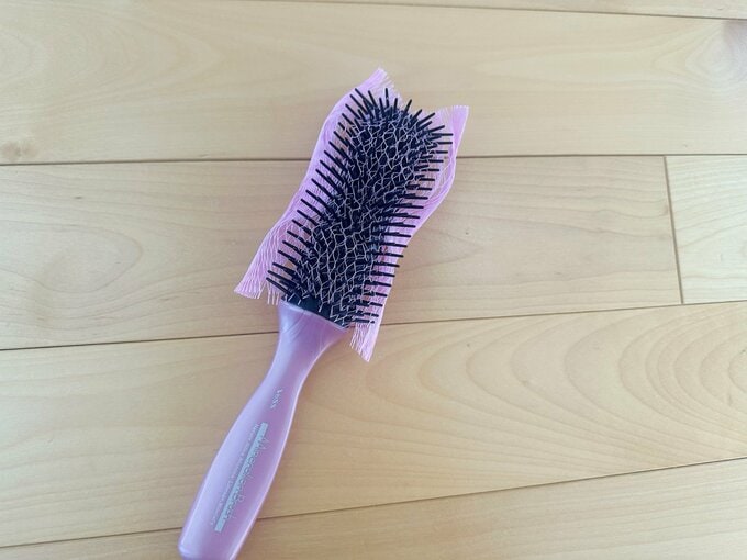 ダイソー「ブラシケアネット」を使っているようす