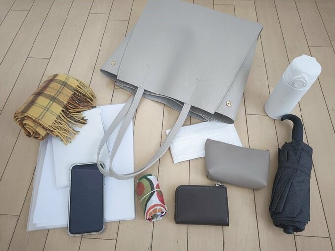 愛用中のA4サイズのバッグは大容量だけど、仕切りがない…