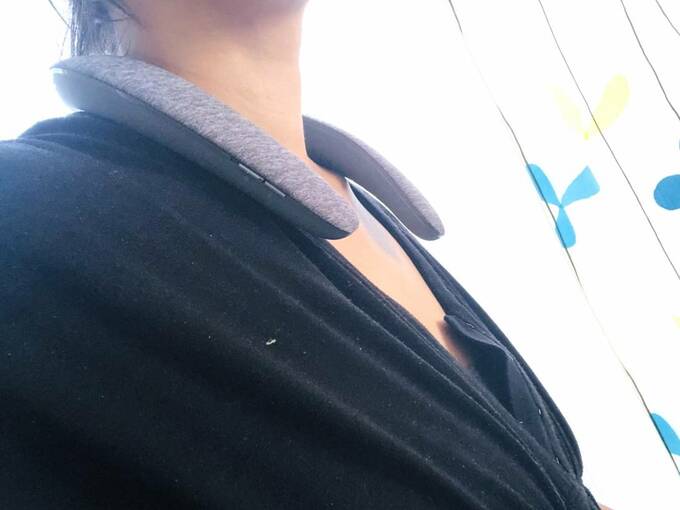 首にネックスピーカー