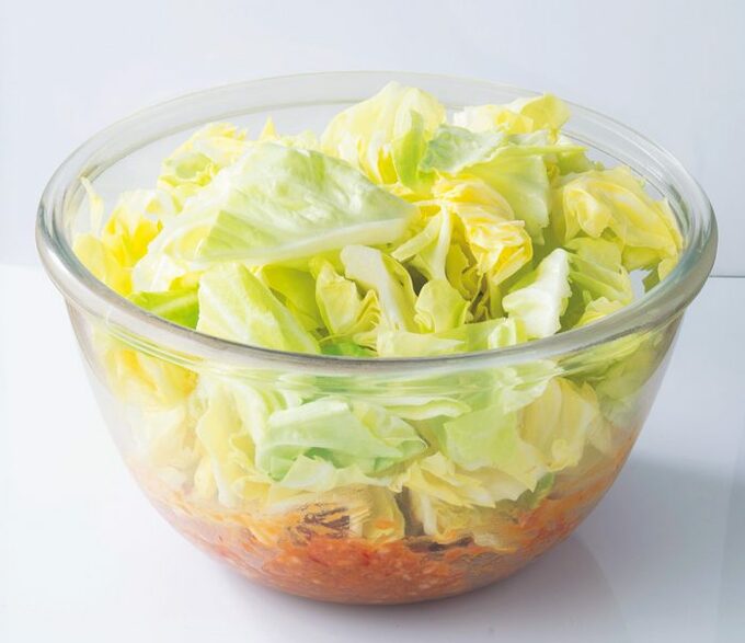 ボウルにキャベツとお肉