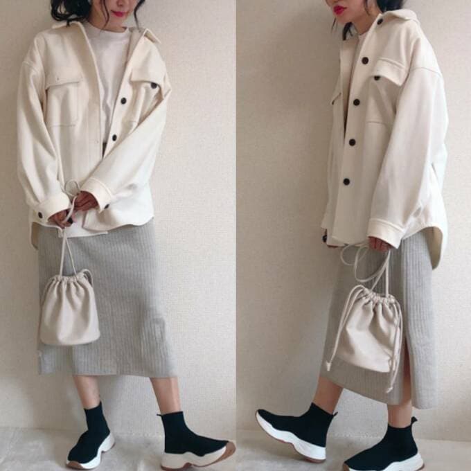 リブタイトスカートとソックススニーカーでちょっとスポーティーに