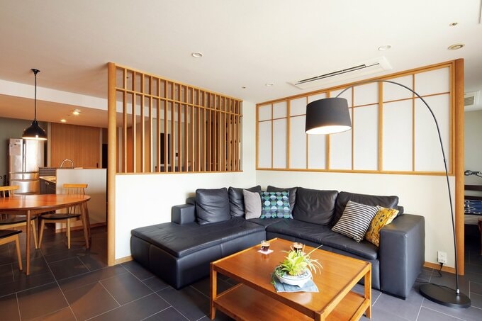 開放的ながらほどよくこもれるリビング