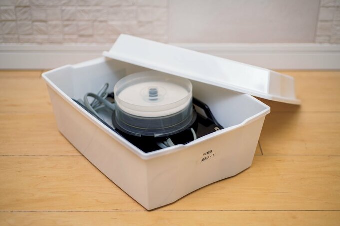 白ボックスにパソコン関連のもの