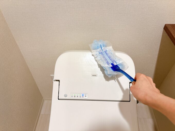 トイレの座面を掃除
