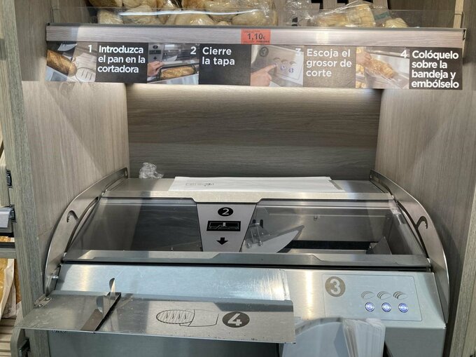 パンのカット台