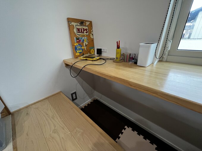 コンセントと窓