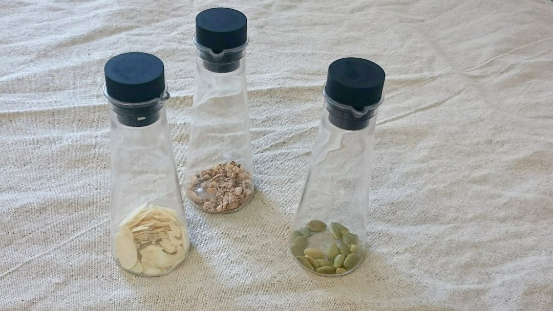 100均のビンですっきりスパイス収納 プラスチックだから取扱いもラク Esseonline エッセ オンライン