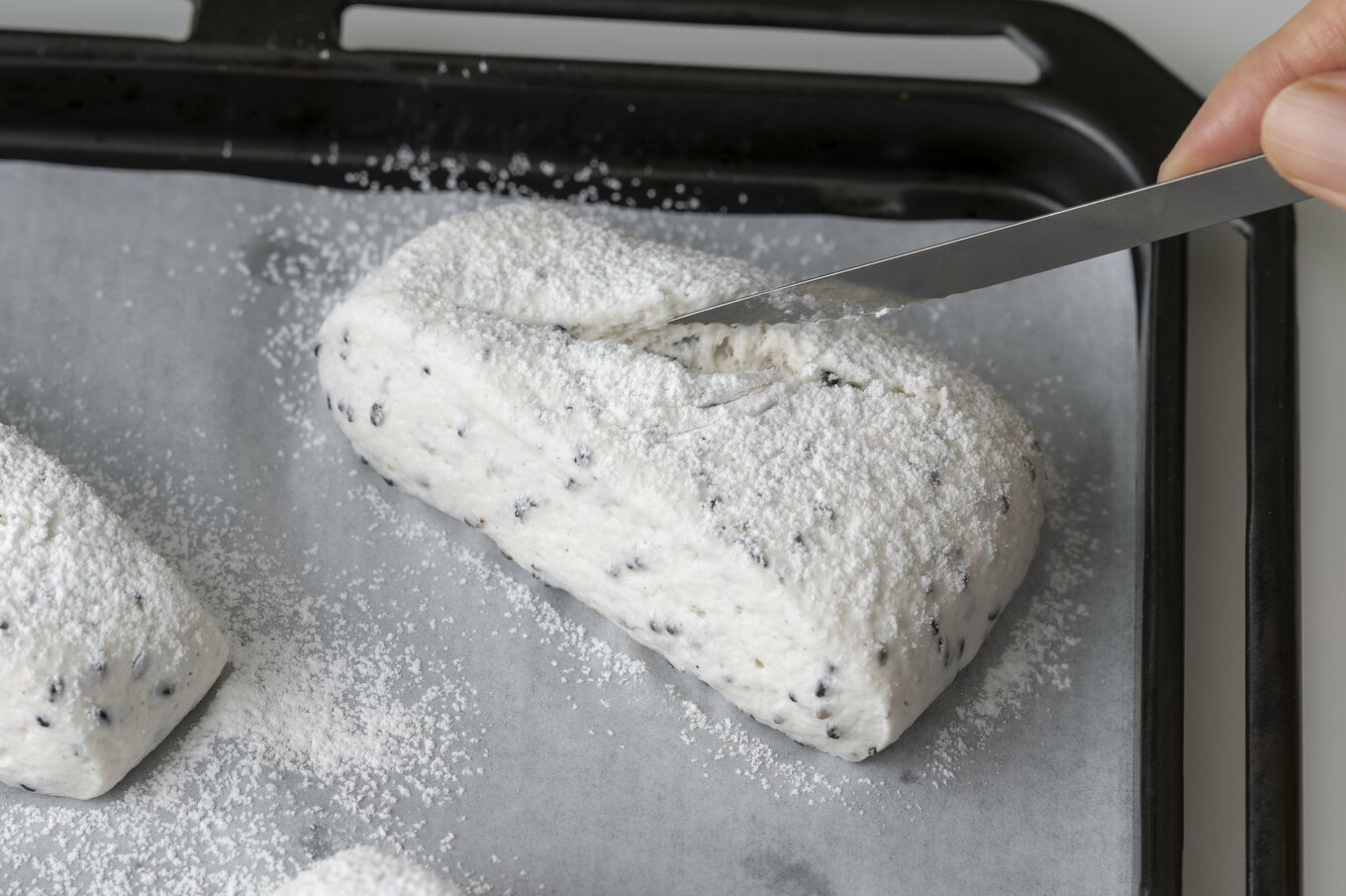 [写真](1ページ目)約1時間でつくれる「米粉ゴマパン」のレシピ。カリッと生地からバターがしみ出す | ESSEonline（エッセ オンライン）