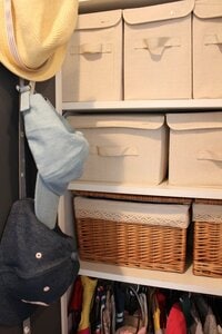 ディスプレーグッズは玄関の収納棚に収納