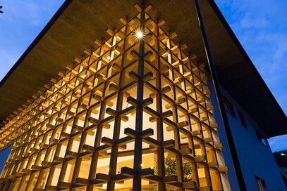 どうしてそうなった？【おもしろ外観の家シリーズ】no.1「格子」で囲まれた家