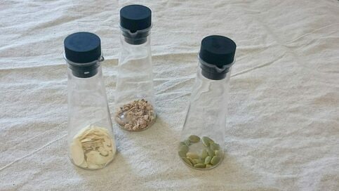 100均のビンですっきりスパイス収納！プラスチックだから取扱いもラク