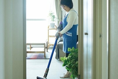 72歳・ひとり暮らしの料理家の「1日の過ごし方」。仕事は頭が働く午前中に、午後はのんびり　