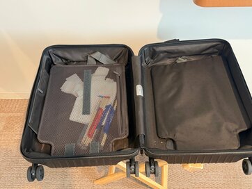 50代、旅がラクになる「スーツケース」の中身。意外と便利なものは、割りばしとゴミ袋