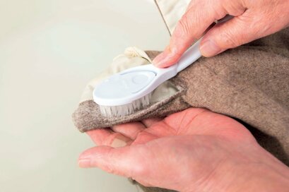 ウールのパンツを型崩れなく家で手洗いする方法