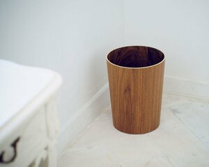 ウォールナットの落ち着いた木目が美しい