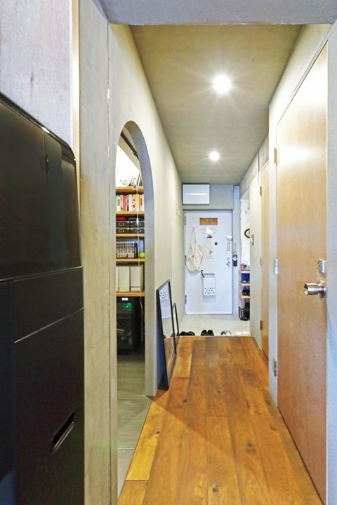 廊下から玄関への眺め