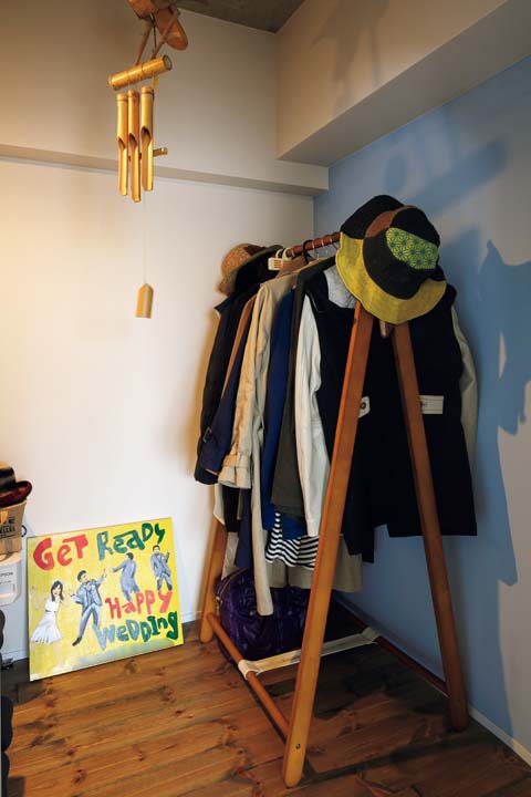 手持ちのハンガーラックなどを活用して衣類を収納