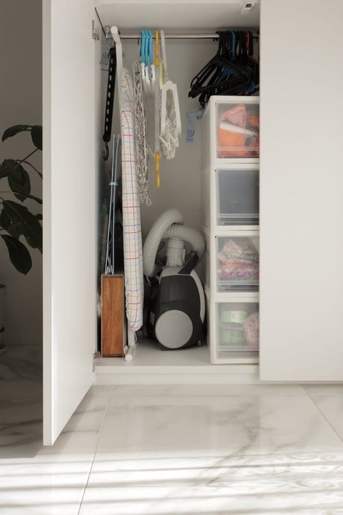 隠し収納　リビング　リノベーション