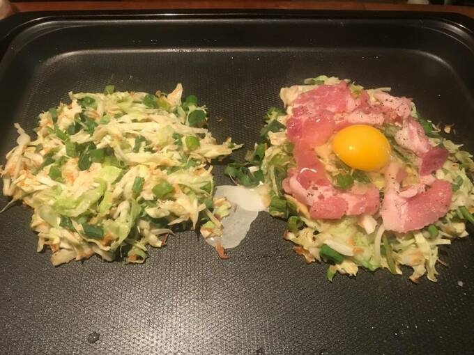ホットプレートにお好み焼き