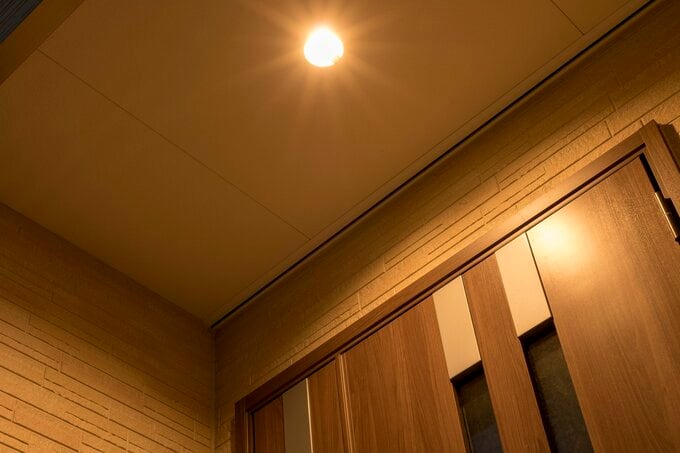 玄関の人感センサーつき照明