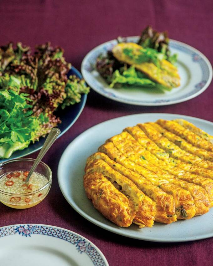 ひき肉とモヤシのエスニックオムレツ