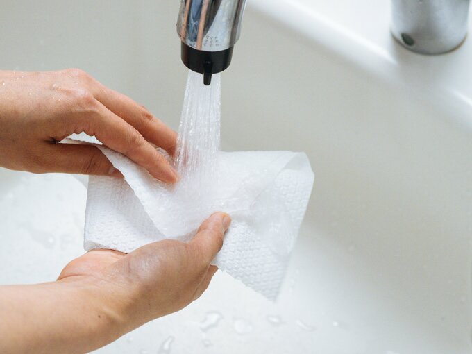 ペーパータオルを洗う