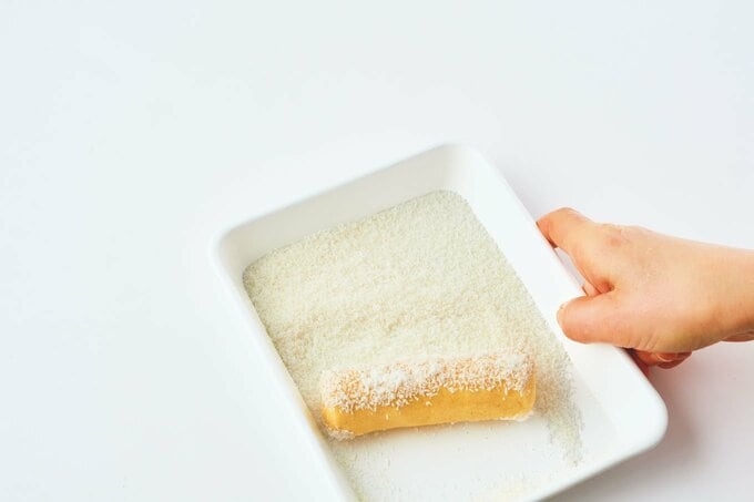 クッキー生地とココナツ