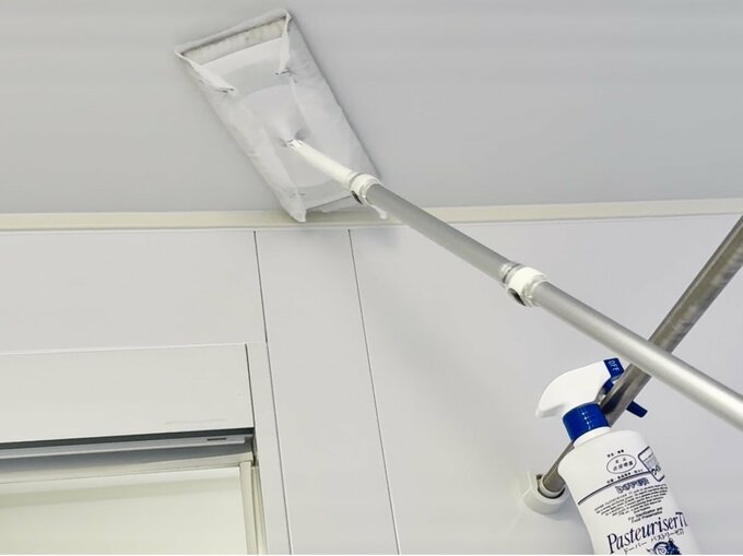 浴室の天井掃除