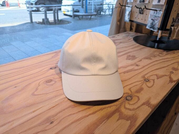 つばが「ほどよいカーブ」のキャップ