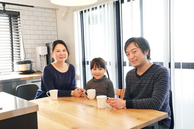 使うシーンに合わせて形を変えられるテーブル