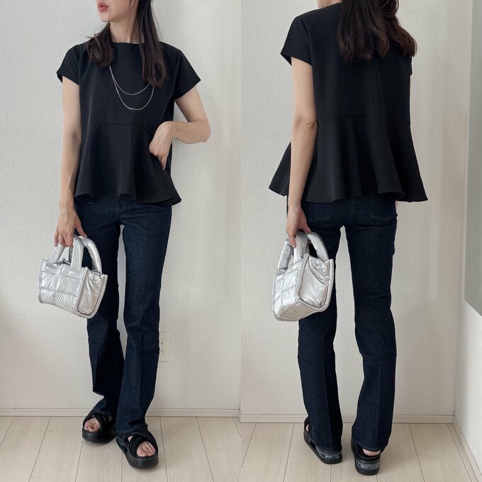 ブラックのブラウスを合わせてきれいめに