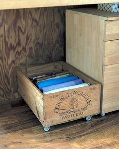 便利なキャスターつきワイン用木製箱