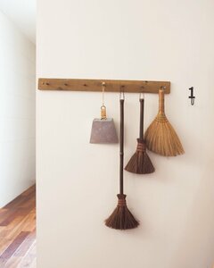 小さなホウキなら持ち運びもラク