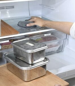 冷蔵庫内タオルで掃除