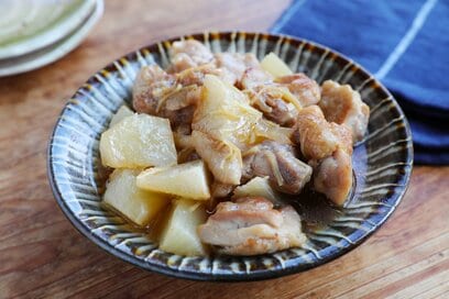 味がよくしみた大根と鶏肉のオイスター煮。お正月の味に飽きたら試したい一品
