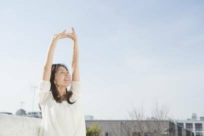 54歳、更年期障害のホルモン療法で感じたこと。「老化」を受け入れたら自由に