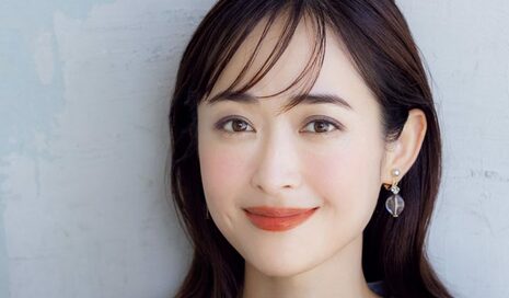 大ヒット！話題のプチプラリップで秋メイク。赤みブラウンは小顔効果も