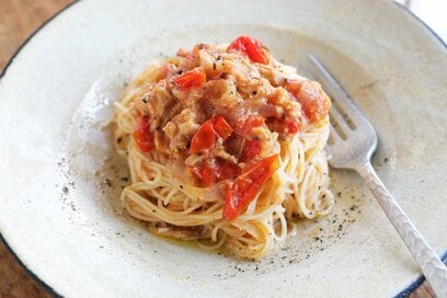 ツナとトマトのうまみたっぷり冷製パスタ。しっかり冷やしておいしく