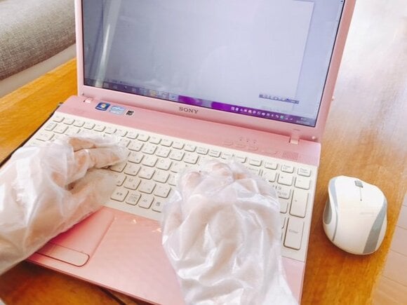 ビニール手袋だから、つけたままパソコンも、