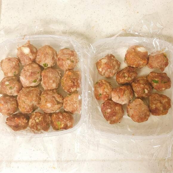 タッパーに肉団子