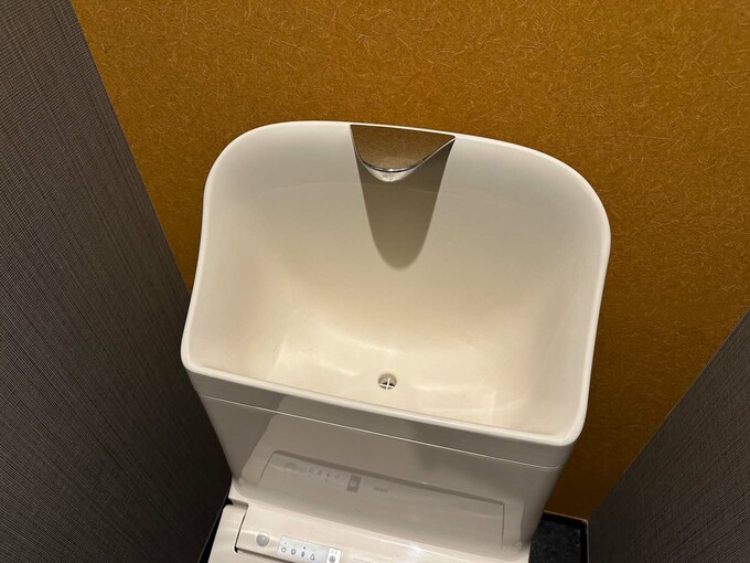 タンクあり手洗いつきトイレ