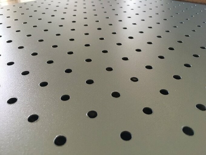 鉄製ペクボードの表面