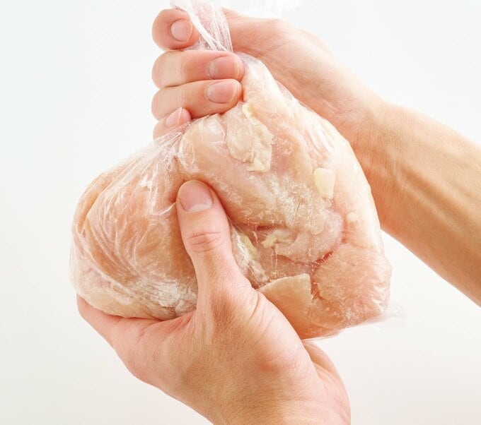 片栗粉をもみこむ