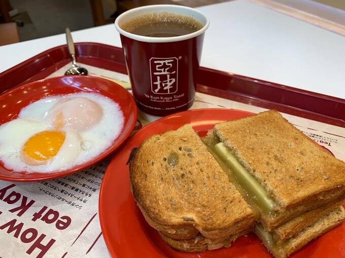 トースト、目玉焼き、コーヒー