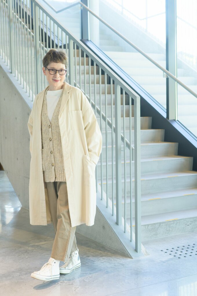 コートはXLサイズ。ガウンのようにゆるっと羽織るのが今っぽい！