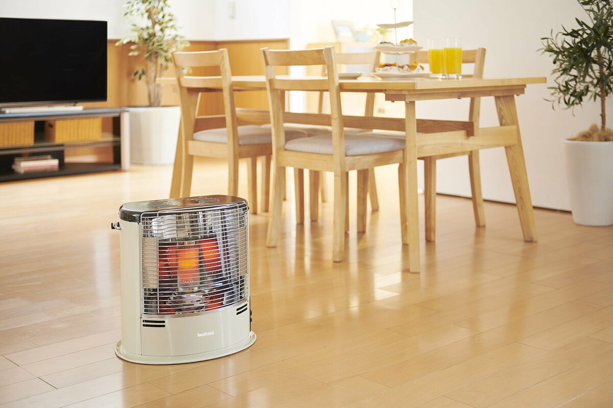 SHOP】4.3kgの「超軽量ストーブ」。コードレスで運びやすく、カセット