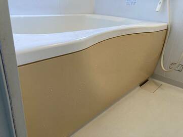 お風呂が臭い…浴槽のエプロン内のカビ予防アイテムでにおいが消えた！