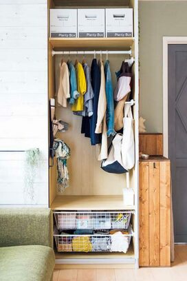 100円の収納グッズで、クローゼットの「ジャングル化」を阻止！