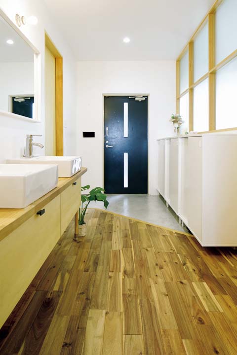 エントランスホールと洗面所を共有