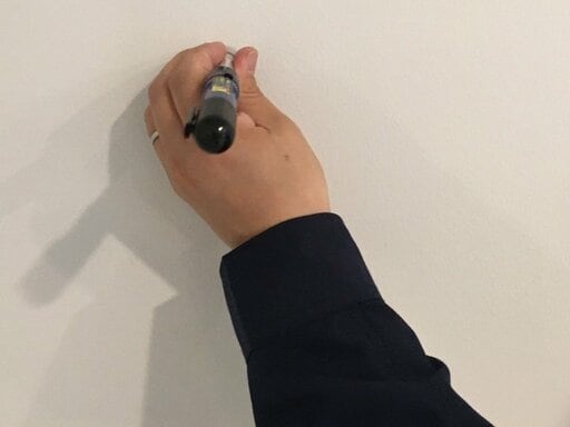 壁面の下地探し